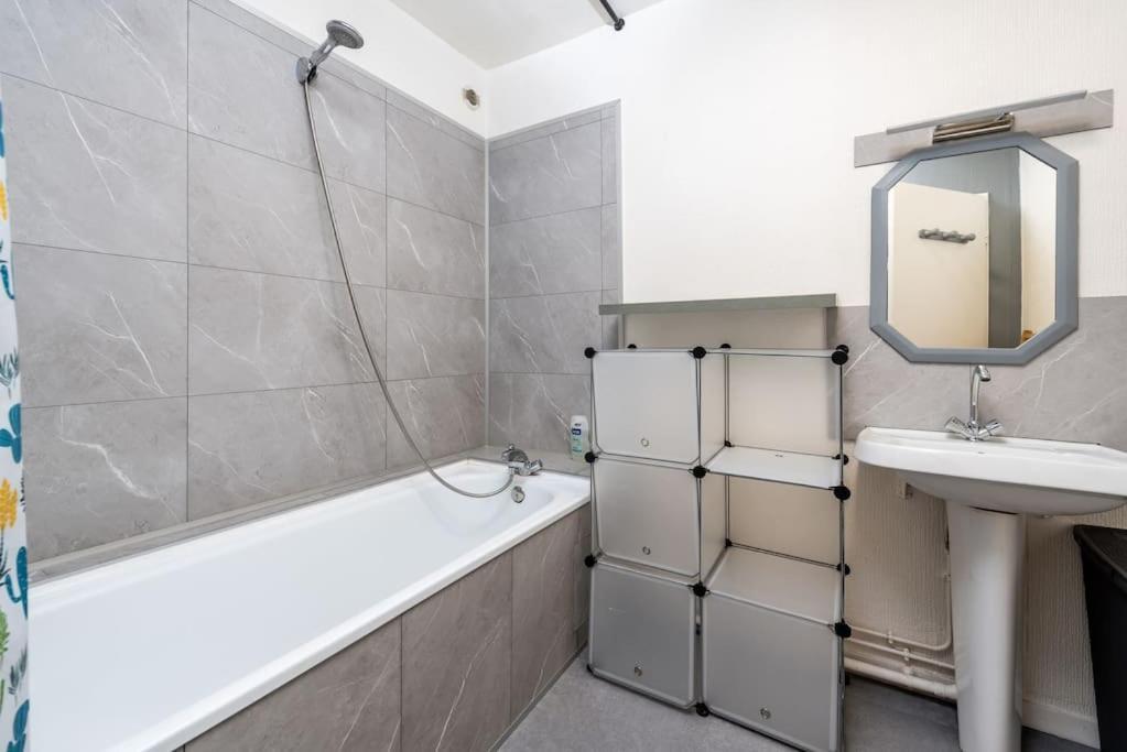 Duplex Cosy Et Contemporain Avec Parking Prive Apartment Amiens Ngoại thất bức ảnh